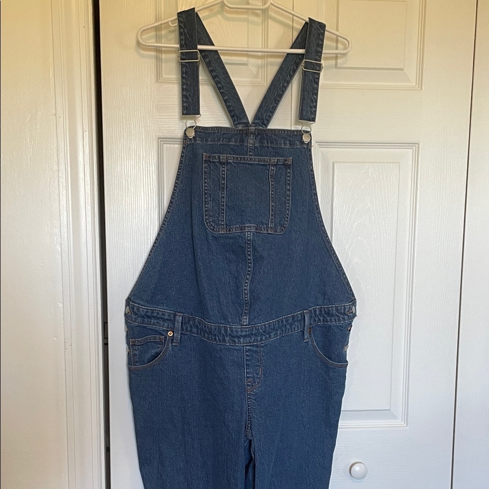 Women’s sz 14 Isabel maternity denim overalls. Medium wash. Adjustable straps